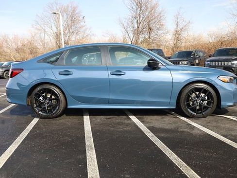 Used 2025 Honda Civic Sport image 3