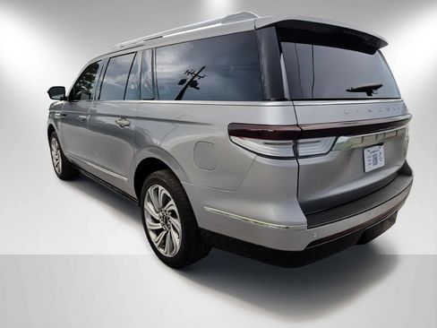 Used 2023 Lincoln Navigator L Reserve RWD image 7
