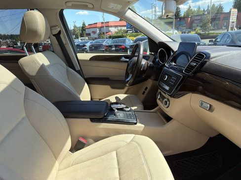 Used 2017 Mercedes-Benz GLS 450 4MATIC image 18