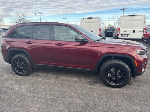 New 2025 Jeep Grand Cherokee Altitude w/ Trailer Tow Package image 11