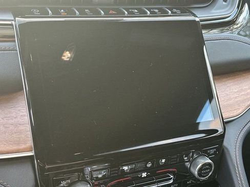 New 2025 Jeep Grand Cherokee Summit image 24