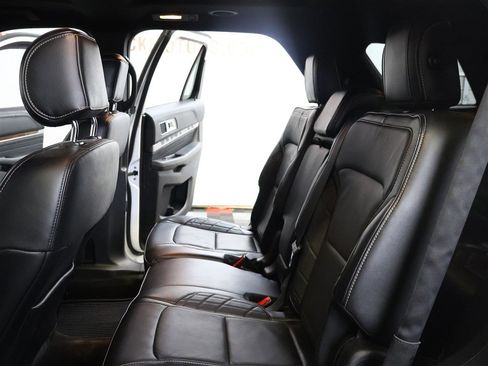 Used 2016 Ford Explorer Platinum image 11