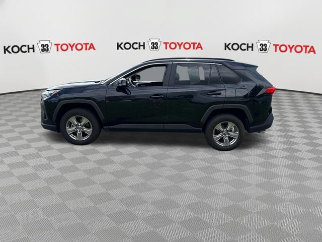 Used 2023 Toyota RAV4 XLE AWD/4WD image 4