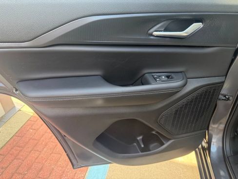 Used 2025 Jeep Grand Cherokee 4WD image 15