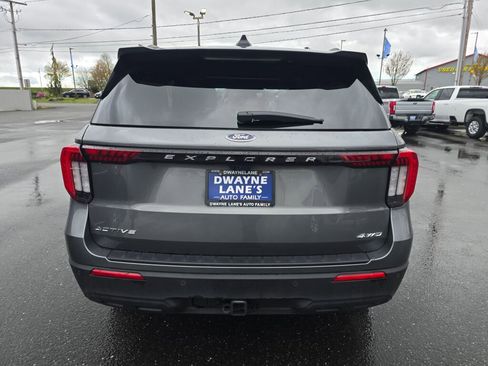 Used 2025 Ford Explorer Active AWD/4WD image 6