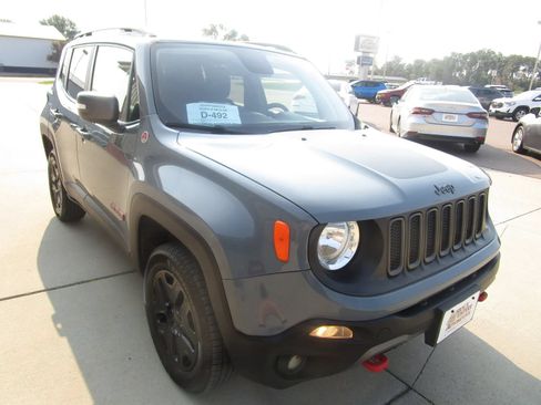 Used 2018 Jeep Renegade Trailhawk w/ Cold Weather Group II AWD/4WD image 5