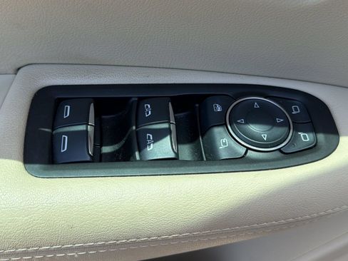 Used 2017 Cadillac XT5 Luxury FWD image 11