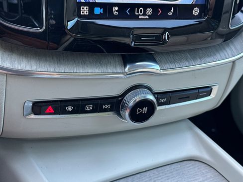 Certified 2023 Volvo XC60 B5 Plus w/ Protection Package Premier image 24