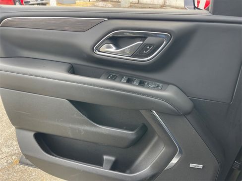 Used 2024 Chevrolet Suburban LT image 20