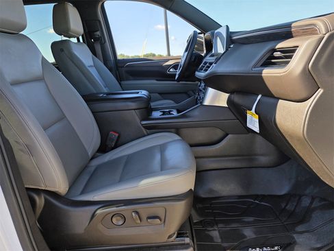 Used 2023 Chevrolet Suburban Z71 w/ Luxury Package image 28