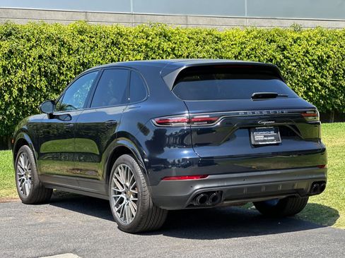 Certified 2023 Porsche Cayenne AWD/4WD image 3