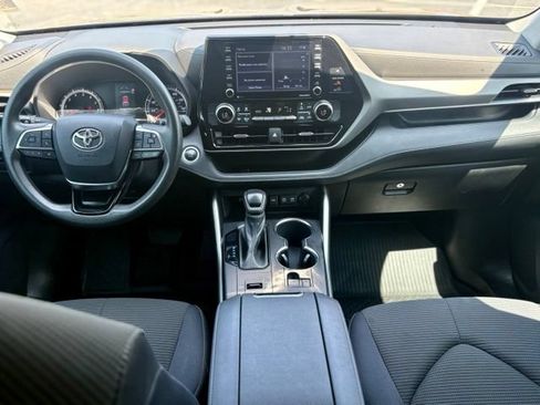 Used 2021 Toyota Highlander L FWD image 22