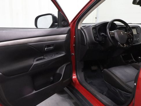 Used 2016 Mitsubishi Outlander SE AWD/4WD image 7