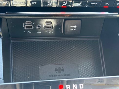 Used 2023 Jeep Grand Cherokee L Limited w/ Luxury Tech Group II AWD/4WD image 10