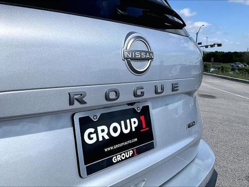 Certified 2025 Nissan Rogue SV AWD/4WD image 10