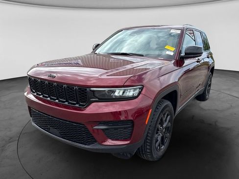 Used 2024 Jeep Grand Cherokee Altitude AWD/4WD image 9