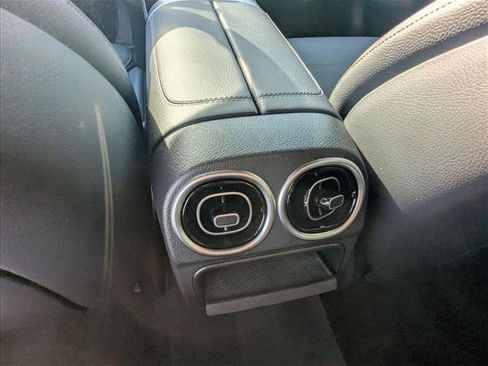 Certified 2025 Mercedes-Benz C 300 Sedan image 17