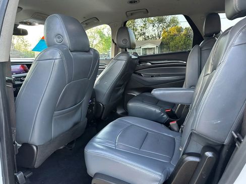 Used 2020 Buick Enclave Essence image 17