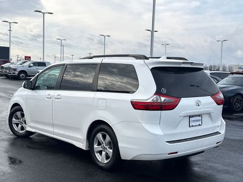 Used 2020 Toyota Sienna LE image 5