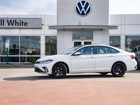 New 2026 Volkswagen Jetta SE image 1