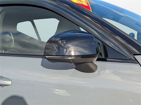 Used 2023 Volvo XC40 Recharge Ultimate image 19