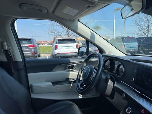 Certified 2024 Kia Carnival LX image 36