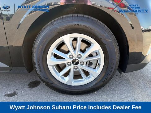 Used 2024 Kia Carnival LX FWD image 12