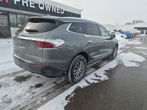 Used 2023 Buick Enclave Essence image 6