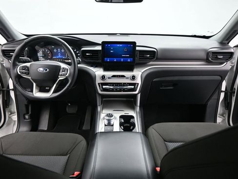 Certified 2024 Ford Explorer XLT RWD image 19