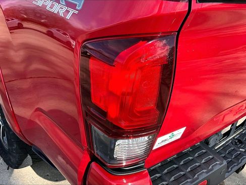 Used 2018 Toyota Tacoma TRD Sport w/ Technology Package AWD/4WD image 27