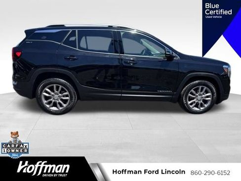 Used 2024 GMC Terrain SLT AWD/4WD image 2