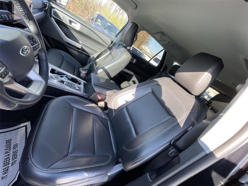 Used 2022 Ford Explorer XLT w/ Equipment Group 202A image 14