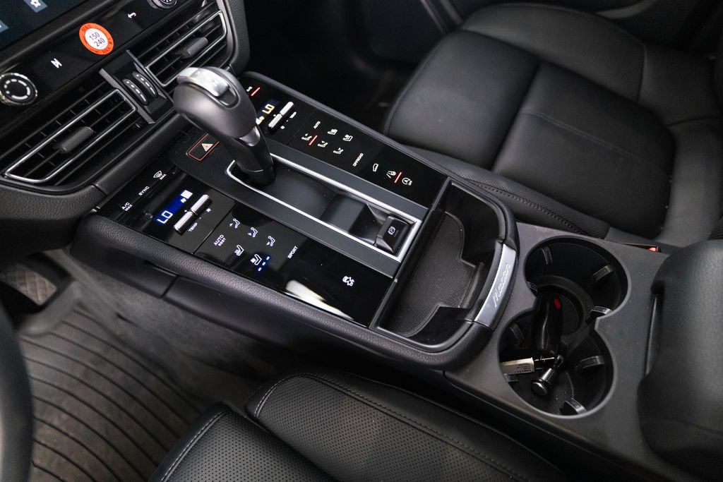 Certified 2026 Porsche Macan AWD/4WD image 24