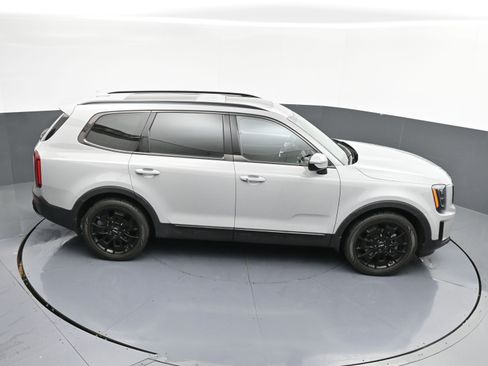 Used 2022 Kia Telluride SX w/ SX Prestige Package image 43