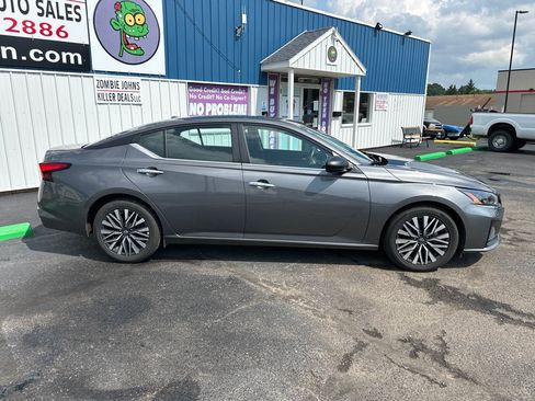 Used 2025 Nissan Altima 2.5 SV FWD image 8