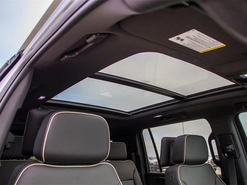 New 2026 Chevrolet Suburban Premier image 11