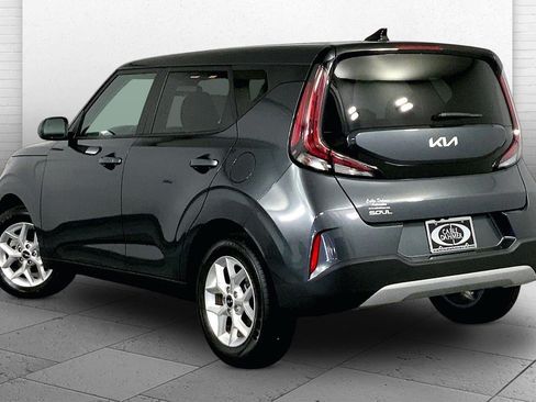 Used 2025 Kia Soul LX w/ LX Technology Package FWD image 11
