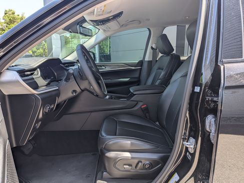 Used 2024 Jeep Grand Cherokee L Limited w/ Luxury Tech Group II AWD/4WD image 23
