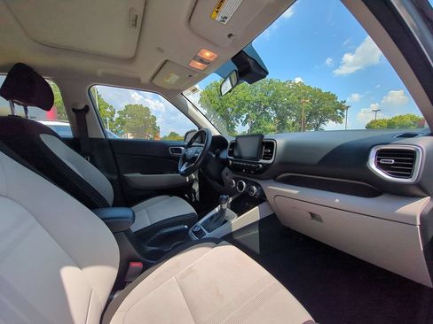Used 2025 Hyundai Venue SEL FWD image 32