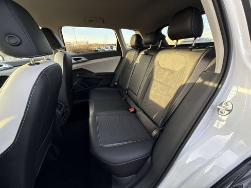 New 2026 Volkswagen Taos SE AWD/4WD image 21