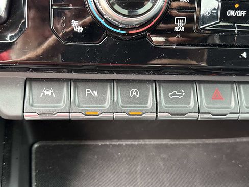 Used 2024 GMC Sierra 1500 AT4X image 10