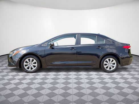 Used 2025 Toyota Corolla LE FWD image 2