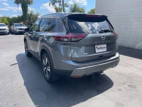 Used 2026 Nissan Rogue SL FWD image 3