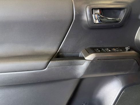 Used 2022 Toyota Tacoma TRD Off-Road image 14