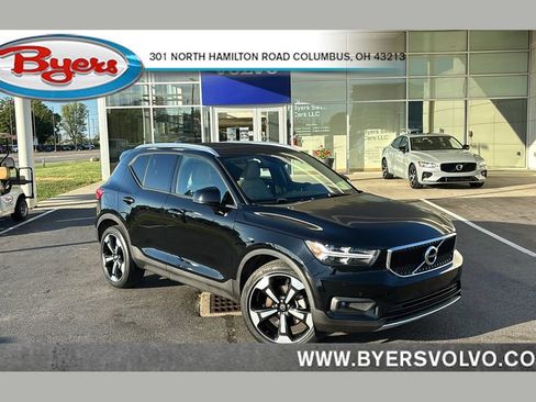 Used 2022 Volvo XC40 T5 Momentum w/ Premium Package AWD/4WD image 1