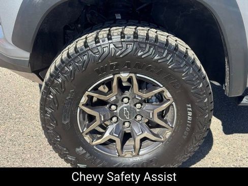 Used 2025 Chevrolet Colorado ZR2 w/ Technology Package image 11