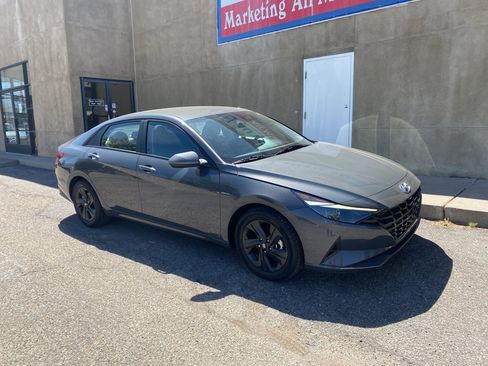 Used 2023 Hyundai Elantra SEL FWD image 3