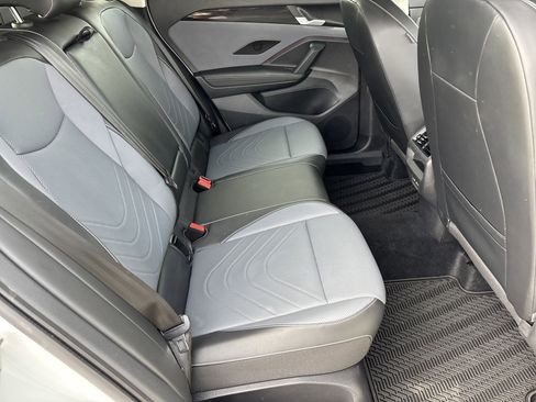 Certified 2025 Volkswagen Tiguan SE image 11