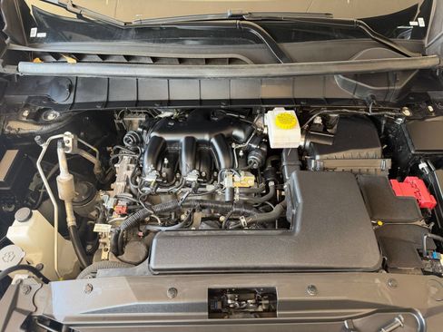 Used 2025 Nissan Pathfinder SV AWD/4WD image 29