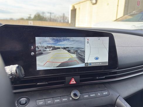 Used 2025 Hyundai Elantra SEL image 15